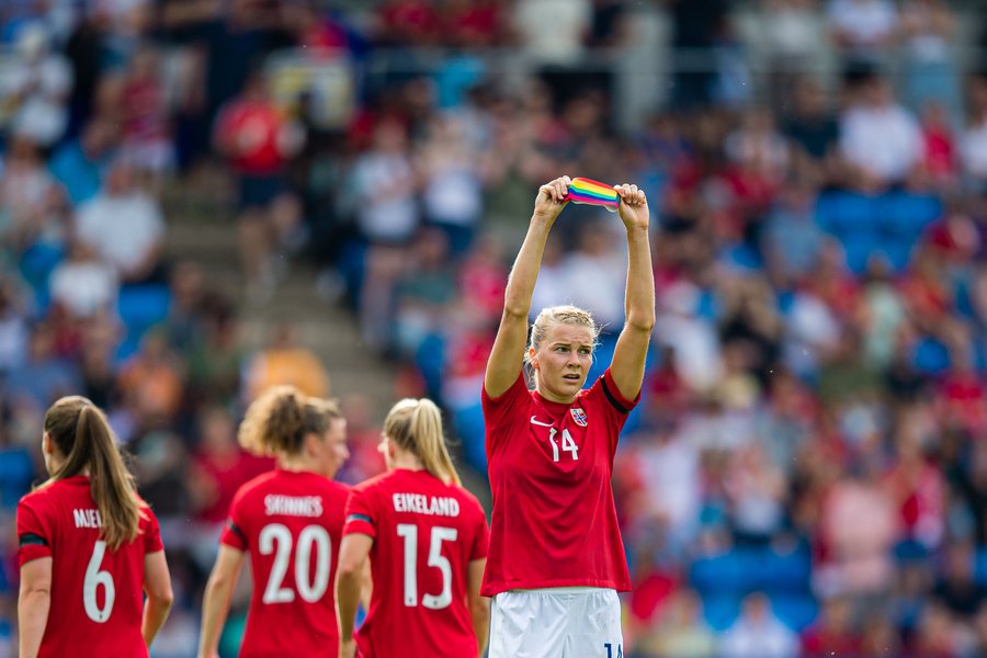 Formindske kedel inaktive Equal Pay or Equity: Gender Equality in Football with Ada Hegerberg -  Sporting Her